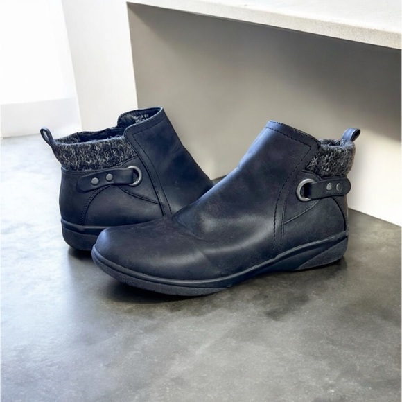 Kim Rogers Black Short Booties size 8. Faux leather boots with grey trim on back - Picture 3 of 16